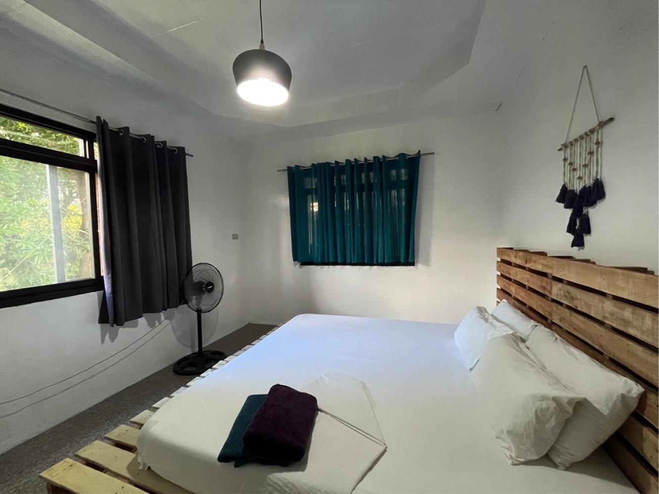 Uncharted Hostel Puerto Galera Kültér fotó