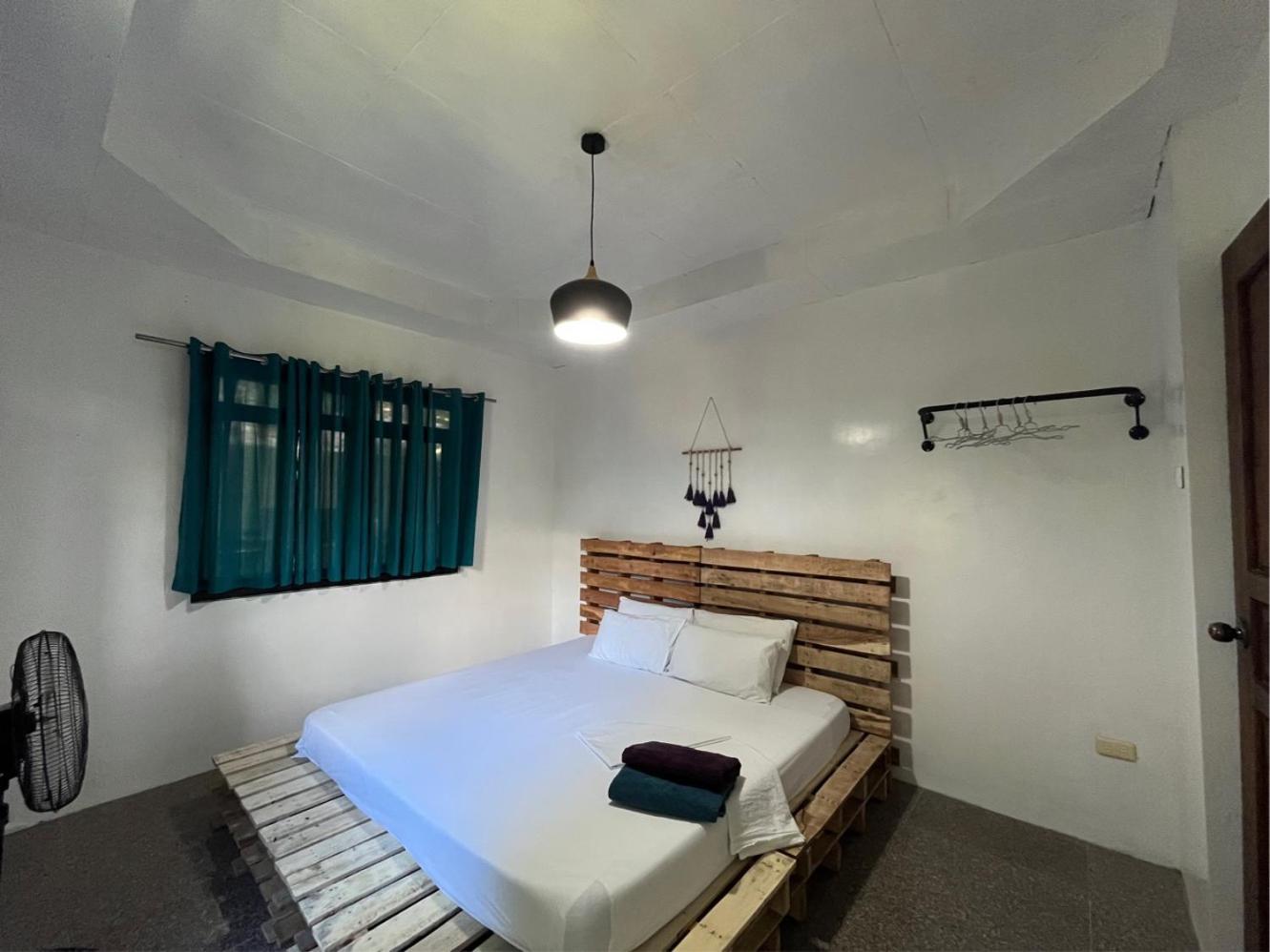 Uncharted Hostel Puerto Galera Kültér fotó
